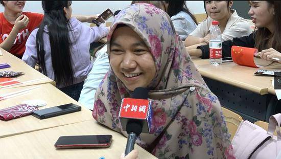马来西亚留学生方缇妮接受采访。（来源：中新网视频截图）