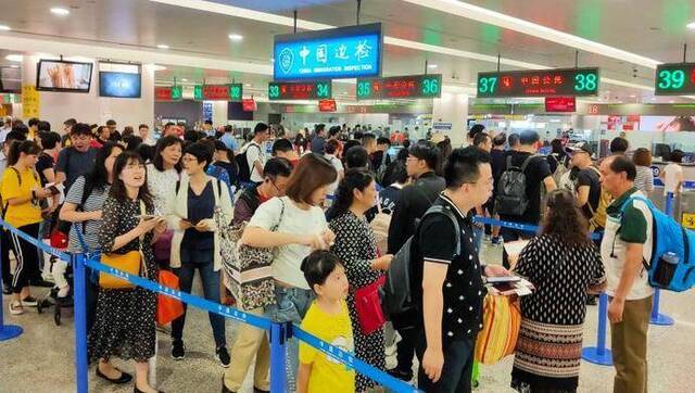 国庆长假将至，上海口岸迎来出入境客流高峰