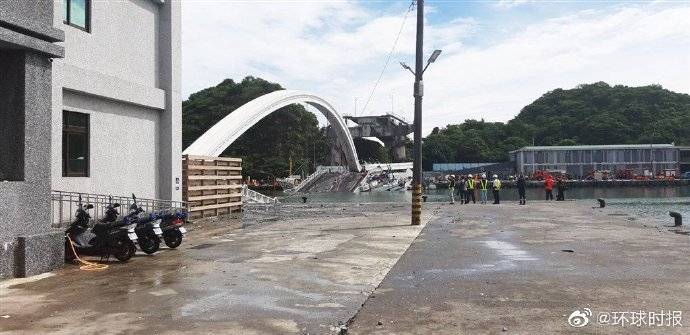 台湾“南方澳跨港大桥”坍塌 2船9人落海