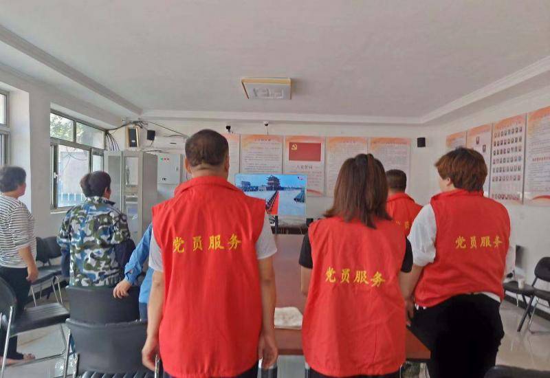 京郊党员干部群众收看新中国成立70周年庆祝大会
