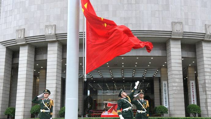 向国旗致敬，为祖国祝福！上海隆重举行庆祝新中国成立70周年升国旗仪式