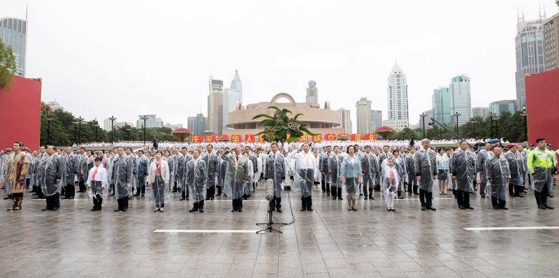 向国旗致敬，为祖国祝福！上海隆重举行庆祝新中国成立70周年升国旗仪式