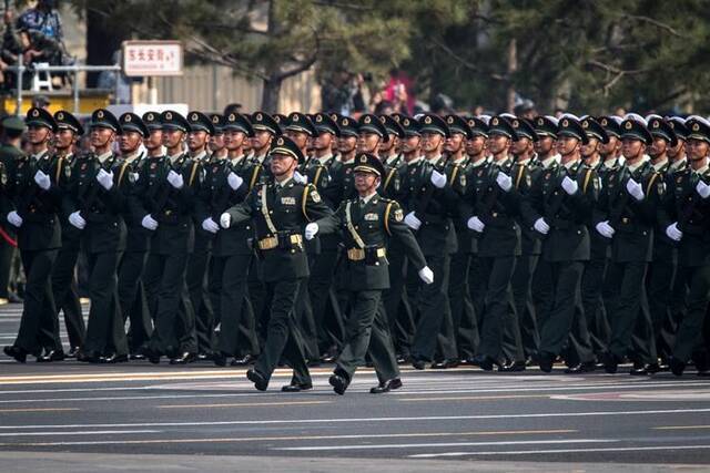 国庆大典阅兵式隆重举行徒步方队接受检阅