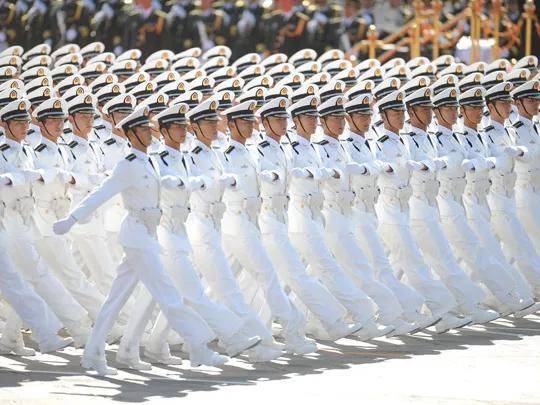  2009年10月1日，首都各界庆祝中华人民共和国成立60周年大会在北京举行。图为海军学员方队接受检阅。李尕摄
