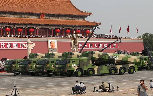 受阅装备展现中国军队“硬实力” 40%首次亮相 组图