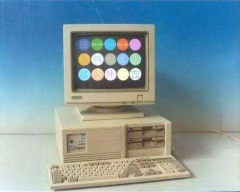 1990年，联想第一台自有品牌微机诞生