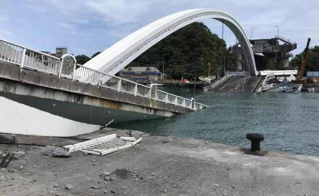 台湾地标大桥坍塌 初步通报来了
