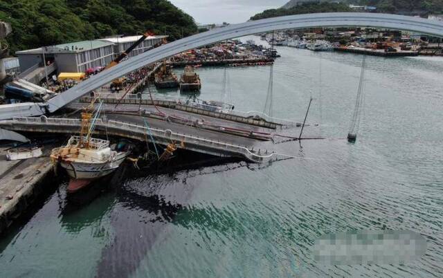 台湾地标大桥坍塌 初步通报来了