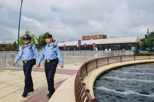 台风走了，大客流来了：守护“最受欢迎旅游地”上海迪士尼的他们又有新招