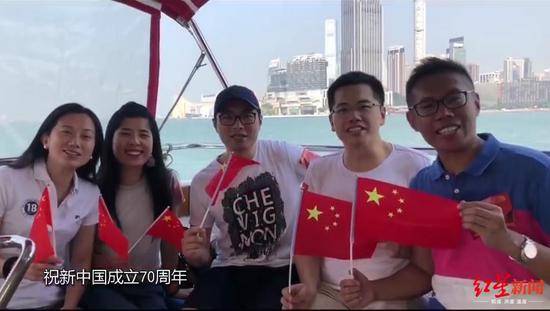 港人过国庆：两千的士挂国旗巡游 万人报名护国旗