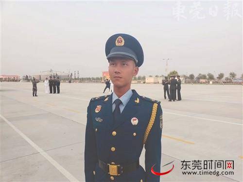 东莞望牛墩战士杜铸剑参加国庆大阅兵：从小就有参军梦 接力父亲进军营