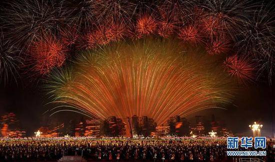 10月1日晚，庆祝中华人民共和国成立70周年联欢活动在北京天安门广场举行。新华社记者王毓国摄