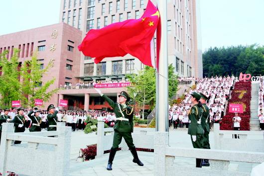 深情祝福献祖国 贵州省各地举行国庆升国旗仪式