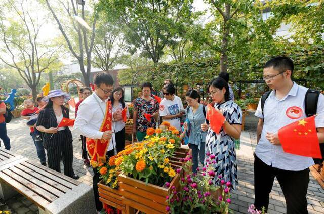 发现土壤的奥秘 园博馆里品“科普大餐”