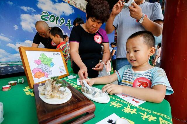 发现土壤的奥秘 园博馆里品“科普大餐”