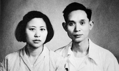 文传源和易正本1954年结婚。如今65年过去，两位老人依旧相濡以沫。