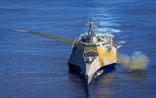 美军濒海战斗舰在西太平洋发射海军打击导弹