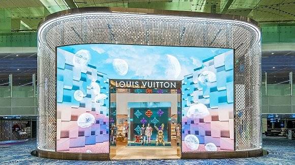 LouisVuitton新加坡樟宜机场店图片来源：LouisVuitton