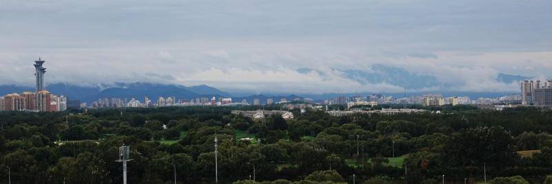 图集丨从早到晚 北京西山云海变幻万千