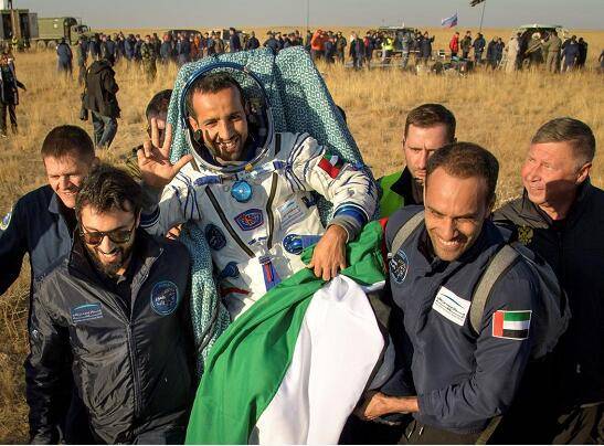 3名空间站宇航员返回 阿联酋宇航员:我脑袋变大了