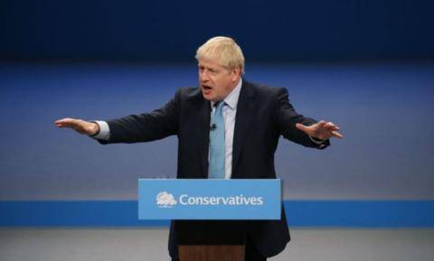 10月2日，在英国曼彻斯特，英国首相约翰逊在保守党年会上发表讲话。（新华社/美联）
