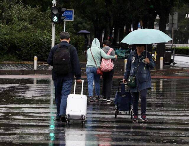 绵绵秋雨丝丝凉意京城降雨迎“断崖式”降温