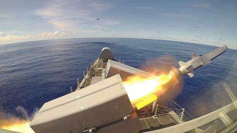 10月1日，美国海军“布里埃尔·吉福德”号濒海战斗舰在参加代号“太平洋狮鹫”（Exercise Pacific Griffin）的演习期间展示了发射海军打击导弹（NSM）的能力。（图源：美国海军技术网）