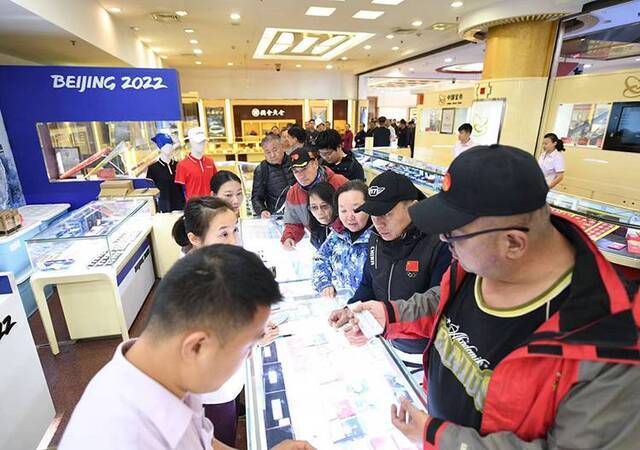 首批北京冬奥冬残奥吉祥物特许商品开卖