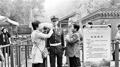 天水市麦积山景区值勤中的王浩维