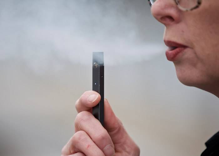 美国吸电子烟致严重肺病突破千人大关死者增至18人