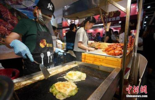 资料图：节后调整注意饮食结构。中新社记者张炜摄