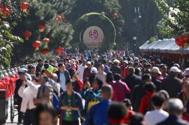 重阳节 石景山区举办八大处重阳游山会