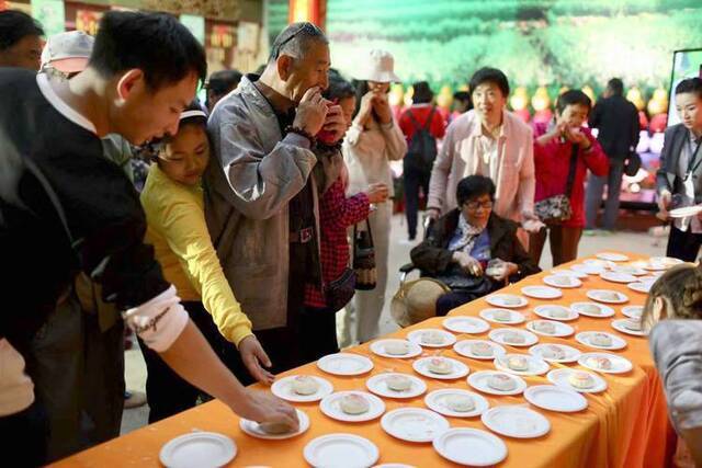 重阳节 石景山区举办八大处重阳游山会