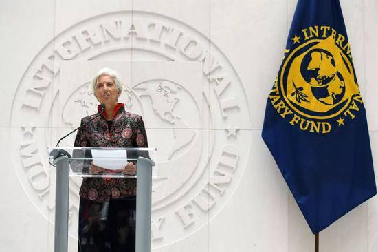 2016年9月30日，在位于美国华盛顿的国际货币基金组织（IMF）总部，IMF总裁拉加德就人民币纳入SDR发表讲话。新华社记者殷博古摄