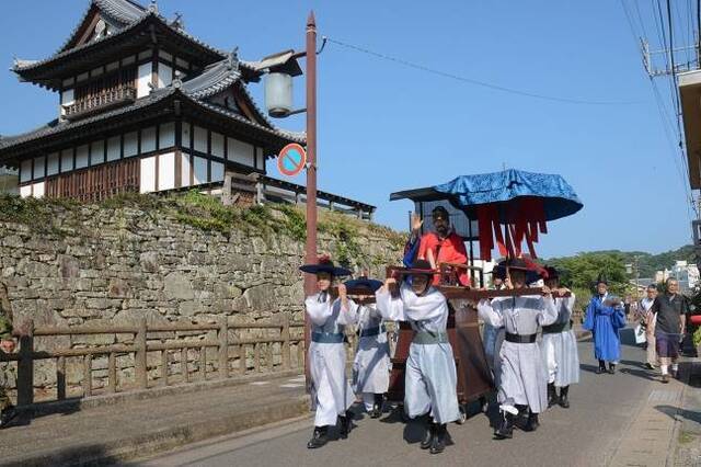 资料图：韩国在对马岛举办的韩日文化交流活动。（sisain网站）