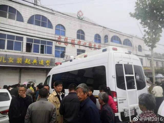 安徽一卫生院起火致5人死亡，身份仍在确认中