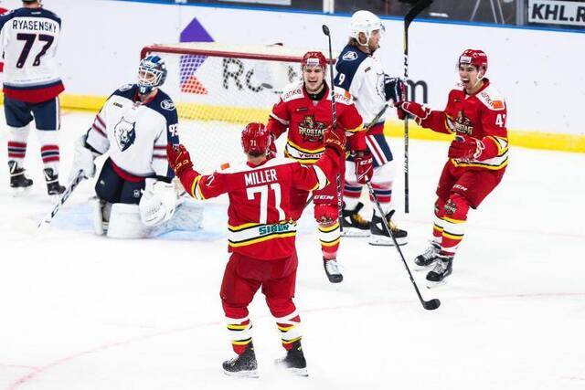 KHL昆仑鸿星主场开门红，2比1险胜俄罗斯石化队