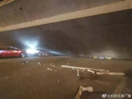 江苏无锡312国道锡港路上跨桥垮塌