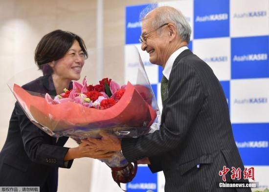 当地时间10月9日，2019年诺贝尔化学奖得主吉野彰（Akira Yoshino）在日本东京出席新闻发布会。