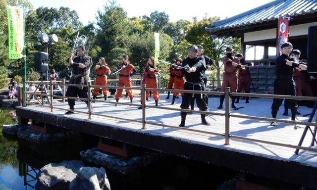 日本公务员成立忍者组织苦练水上行走 遭市长解散