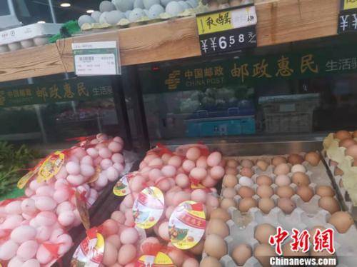 图为北京丰台一家社区超市的鸡蛋区。谢艺观摄