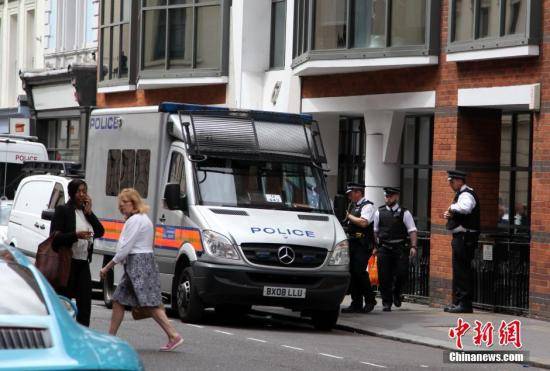 资料图：伦敦警察在街头巡逻。中新社记者周兆军摄