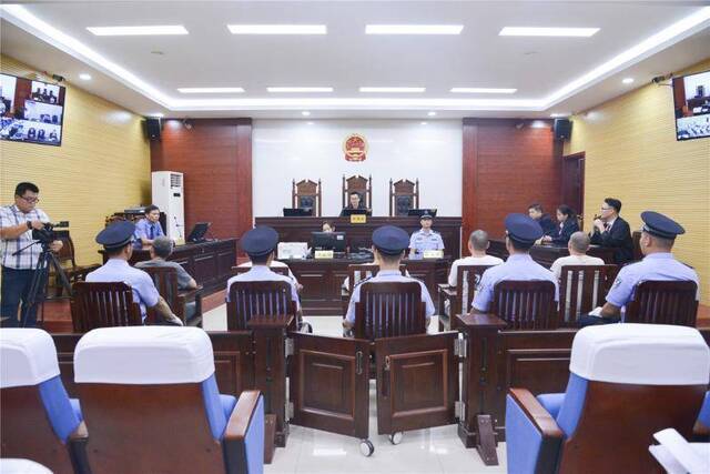 南宁市兴宁区法院公开宣判朱某富等五人恶势力团伙犯罪案