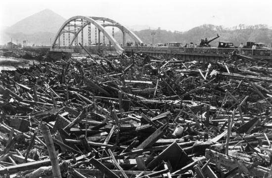 1958年“狩野川”台风过境后的日本伊豆地区（时事通讯社）