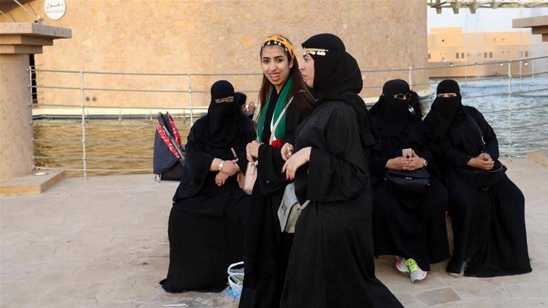 沙特外交部日前宣布，允许女性参军。（图：半岛电视台）