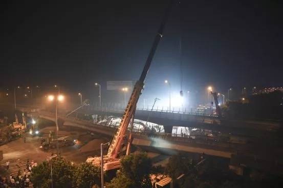 无锡高架桥事故后，省委书记省长批示，副省长半夜到现场