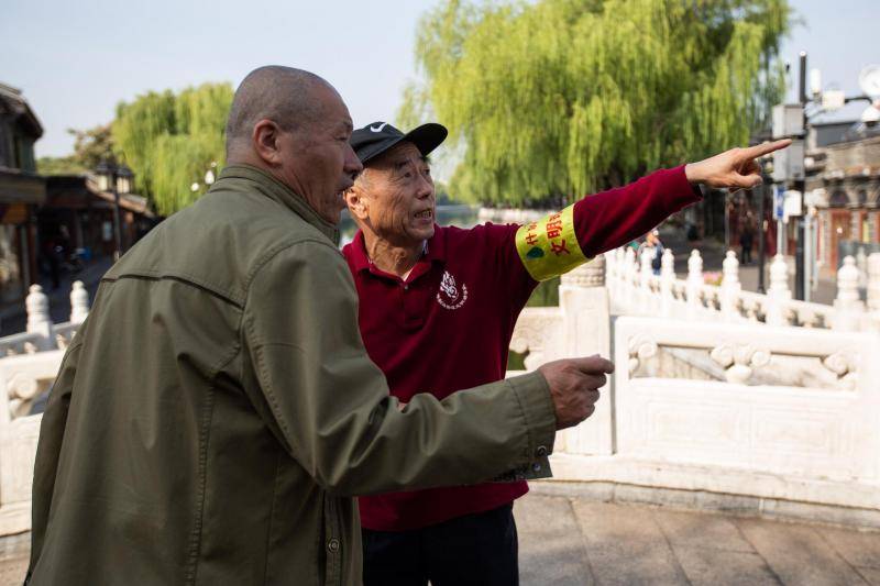 平均年龄超70的什刹海劝导队：巡湖每人磨坏两三双鞋