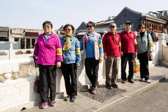 平均年龄超70的什刹海劝导队：巡湖每人磨坏两三双鞋