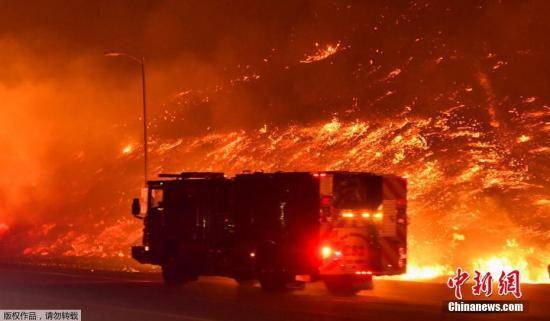 美国南加州“萨德尔里奇”大火已烧毁至少25所住宅