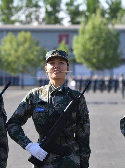 女空管入选民兵方队，从替补“踢到”主力